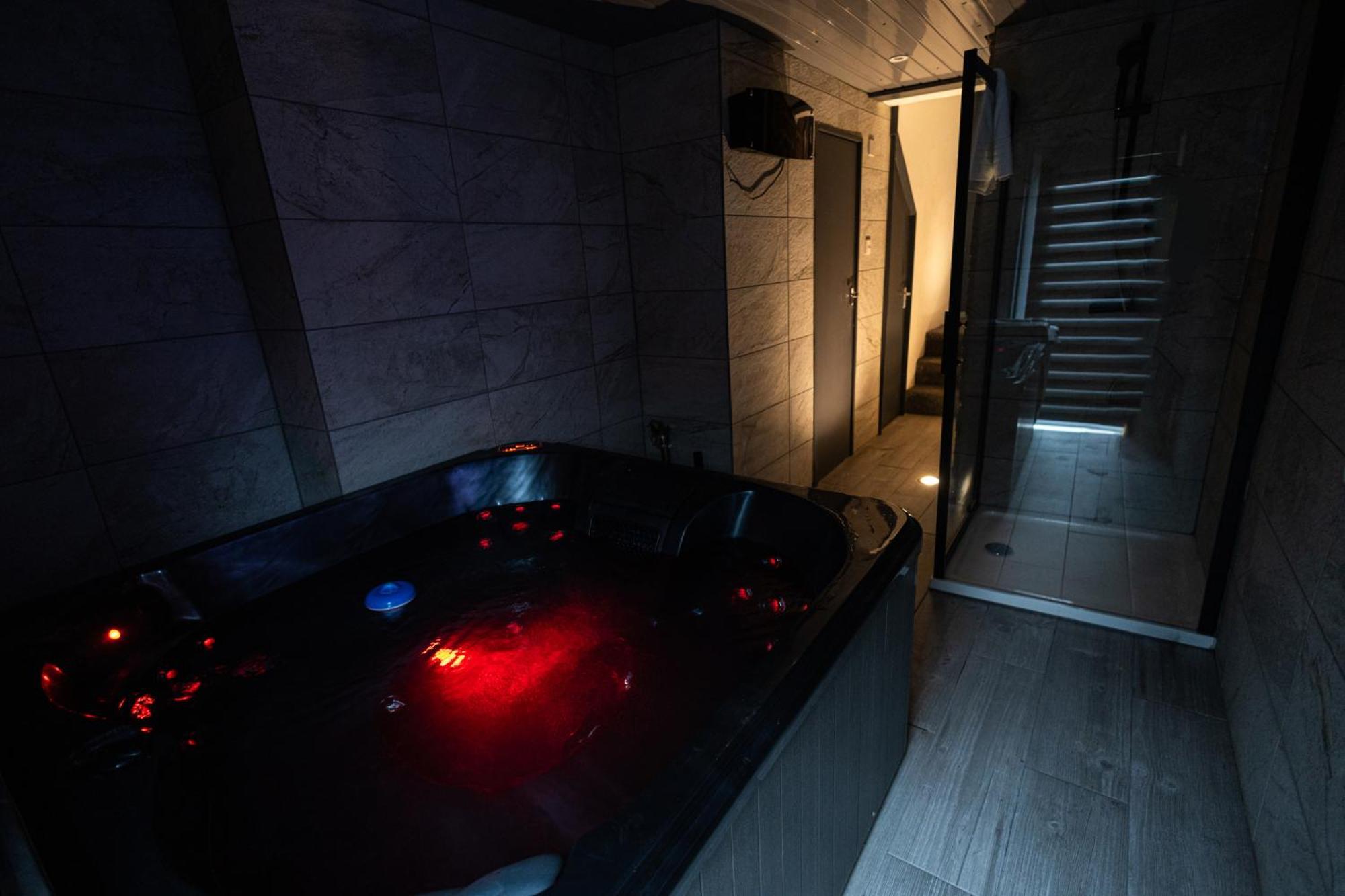 Elegant 1Bedroom Flat With Jacuzzi In A Prime Location Londres Exterior foto