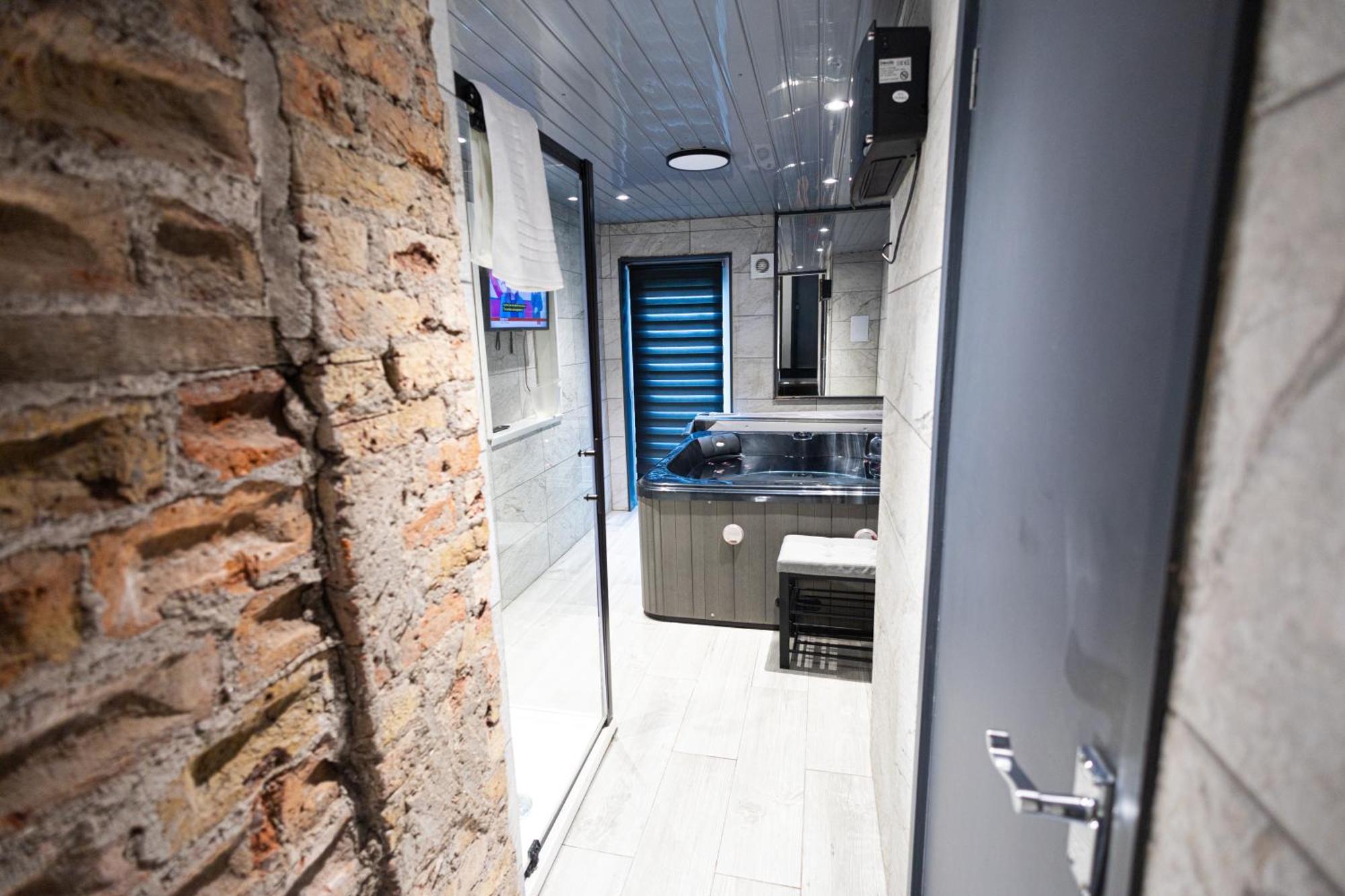 Elegant 1Bedroom Flat With Jacuzzi In A Prime Location Londres Exterior foto