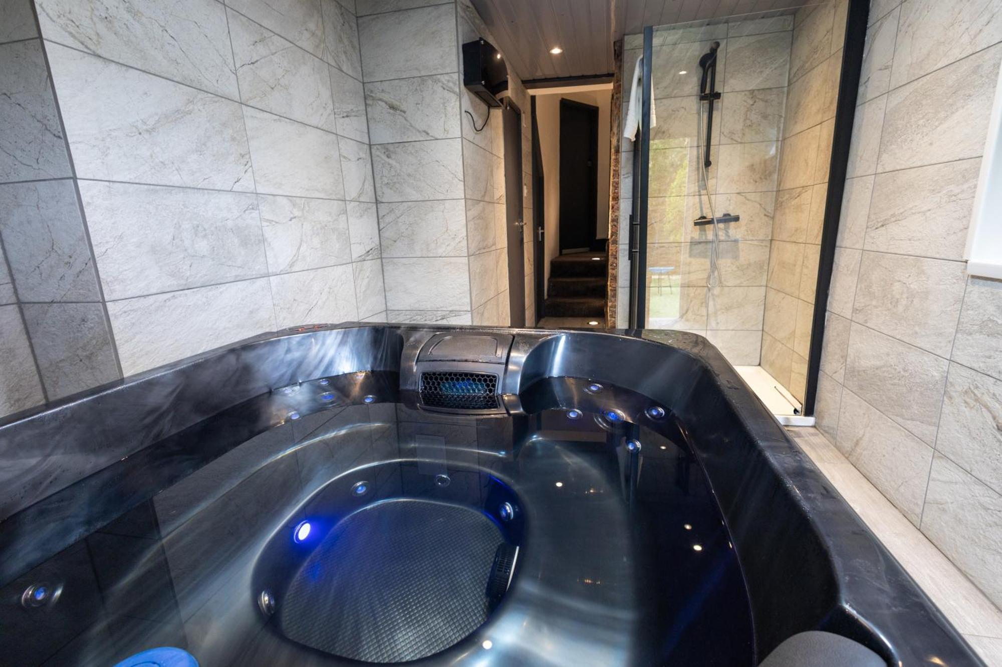Elegant 1Bedroom Flat With Jacuzzi In A Prime Location Londres Exterior foto